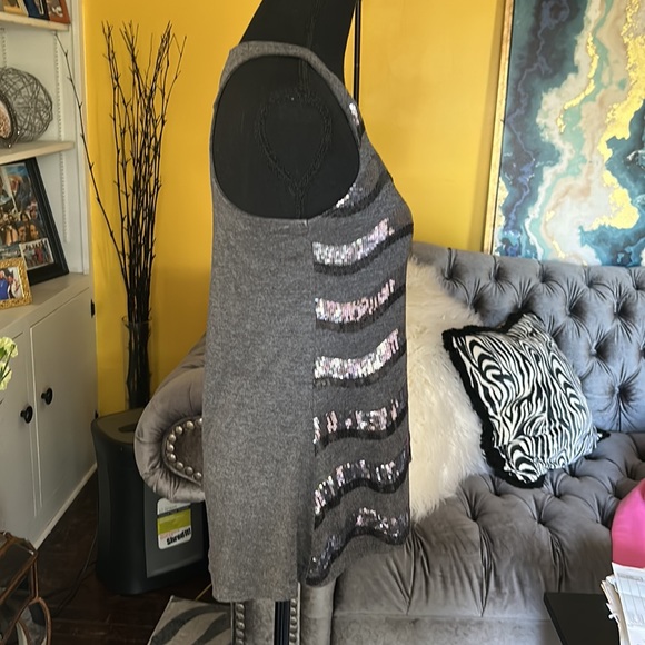 Dots heather gray sequin tank top. - Picture 5 of 11